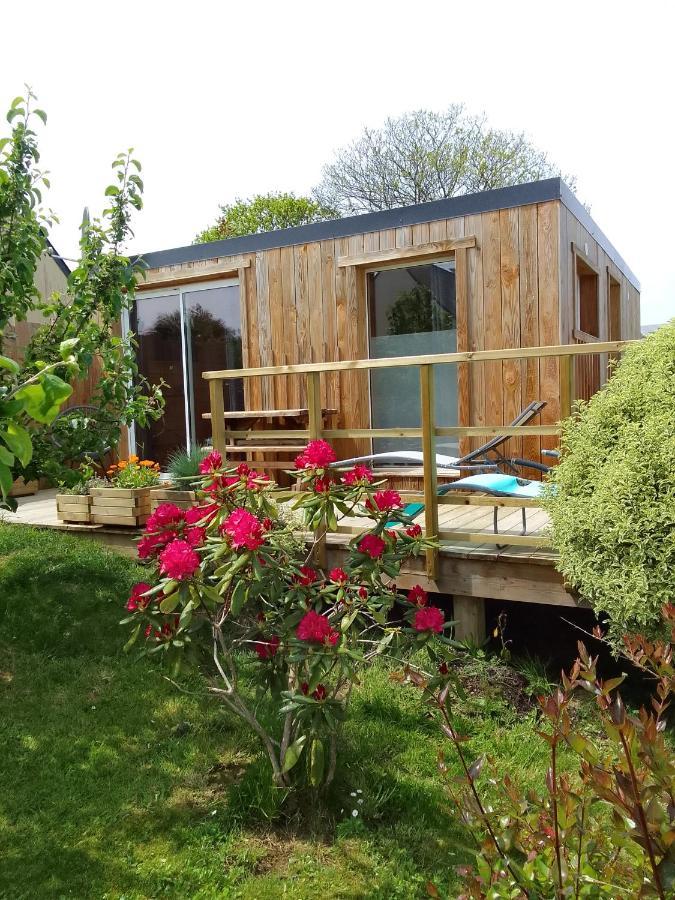 Adorable Cottage Perrosien dans jardin arboré Exterior foto